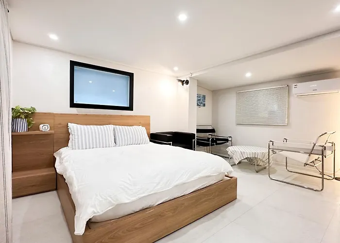 D-enough Private House For 6 Apartment Seoul