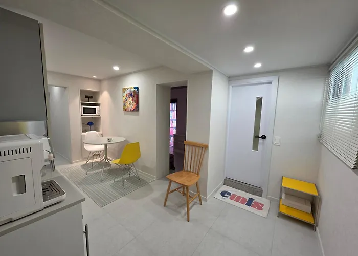 D-enough Private House For 6 *