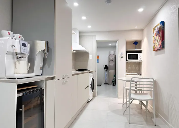 D-enough Private House For 6 Apartment *